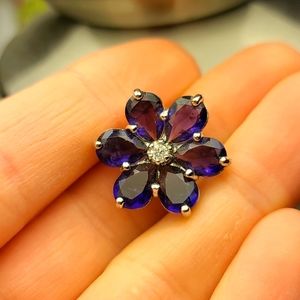Vera Wang Pendant